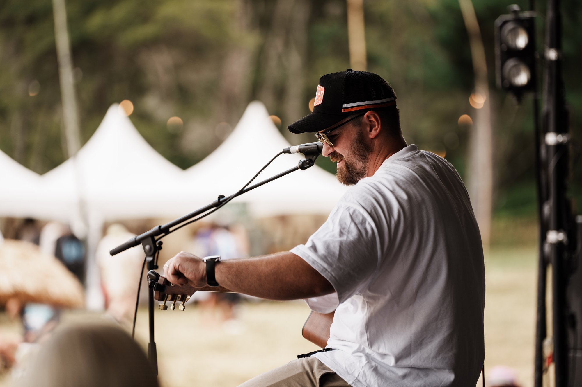 Book Logan Ransley Live Folk Artist